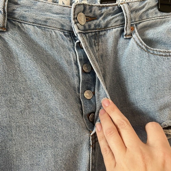 S.O.N.G. Street Jeans Size 11/30 Distressed Wide Leg Light Wash Blue Button Fly - Picture 5 of 13